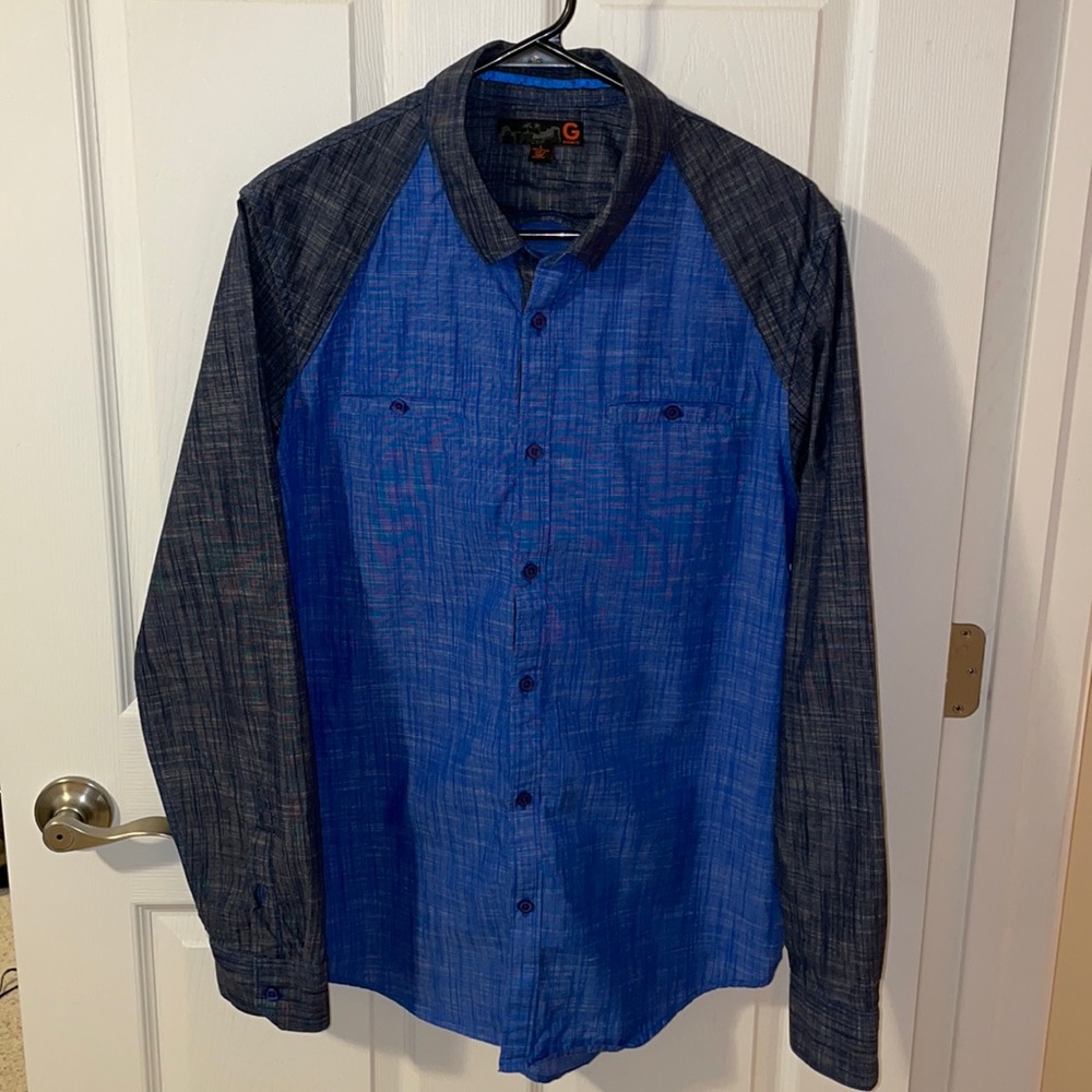 G by Guess Men’s Button Up Shirt Size: Large